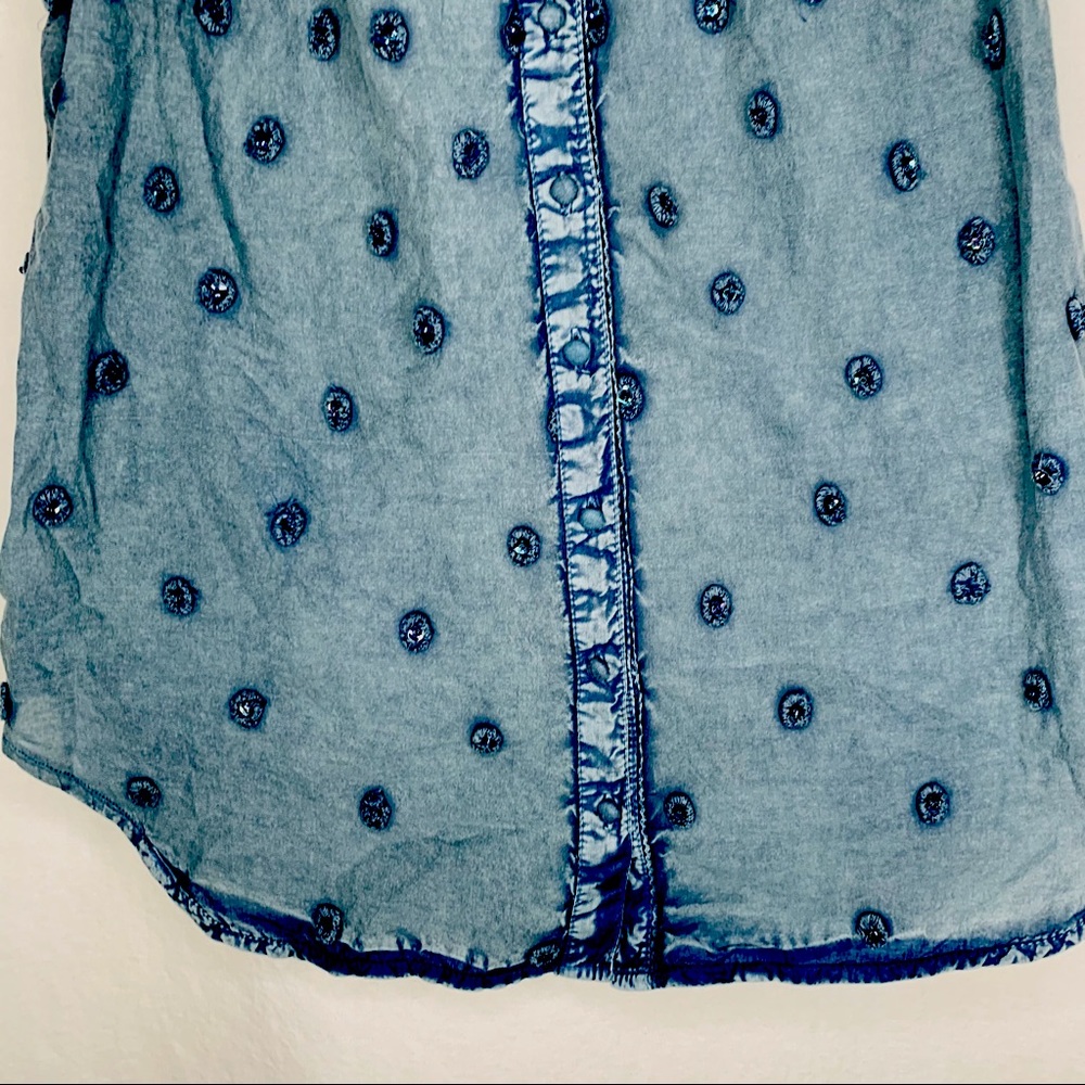 PILCRO Button Down ADIRA Blouse, TEXTURED BLUE BUTTON SLEEVELESS BLOUSE NEW - Picture 8 of 8